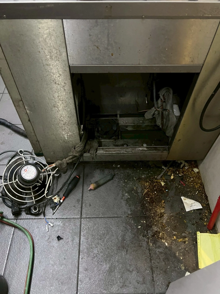 冷凍工作台冰箱壓縮機更換