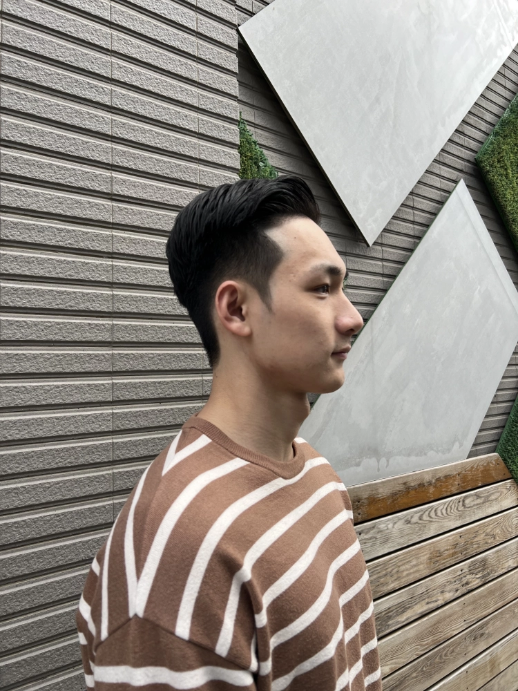 看更多 ↘︎ 剪髮