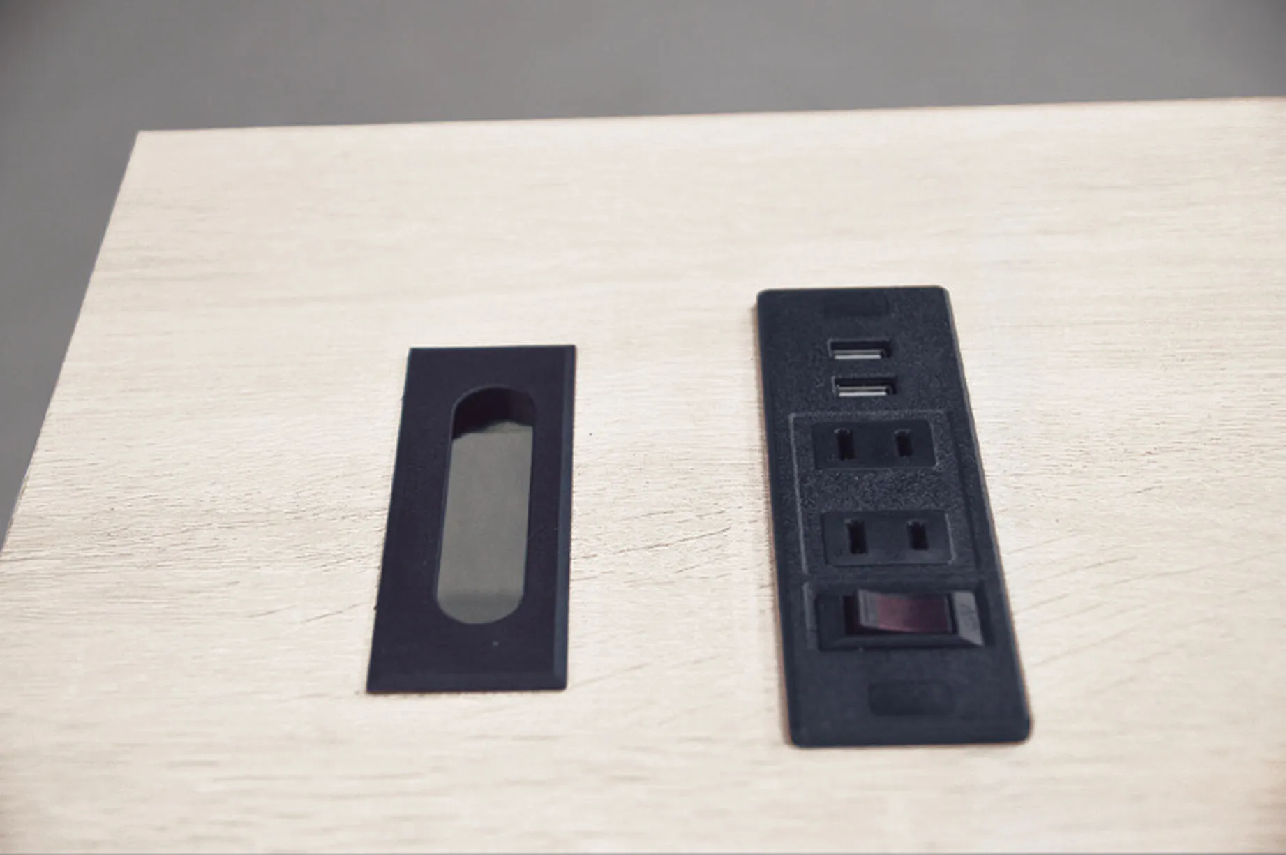 白梧桐色沙發邊几附USB插座