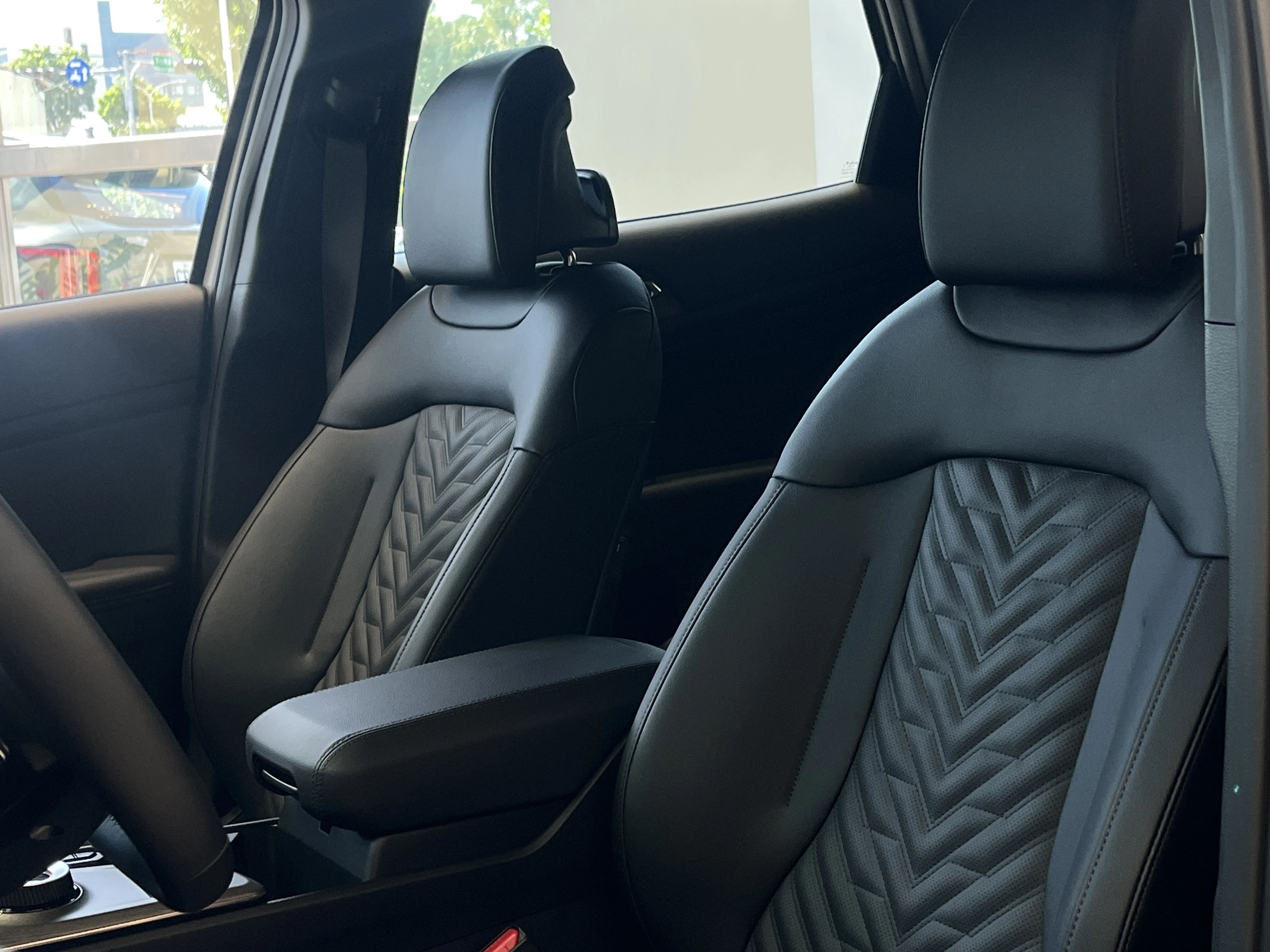 Sportage：中型休旅車 (SUV)