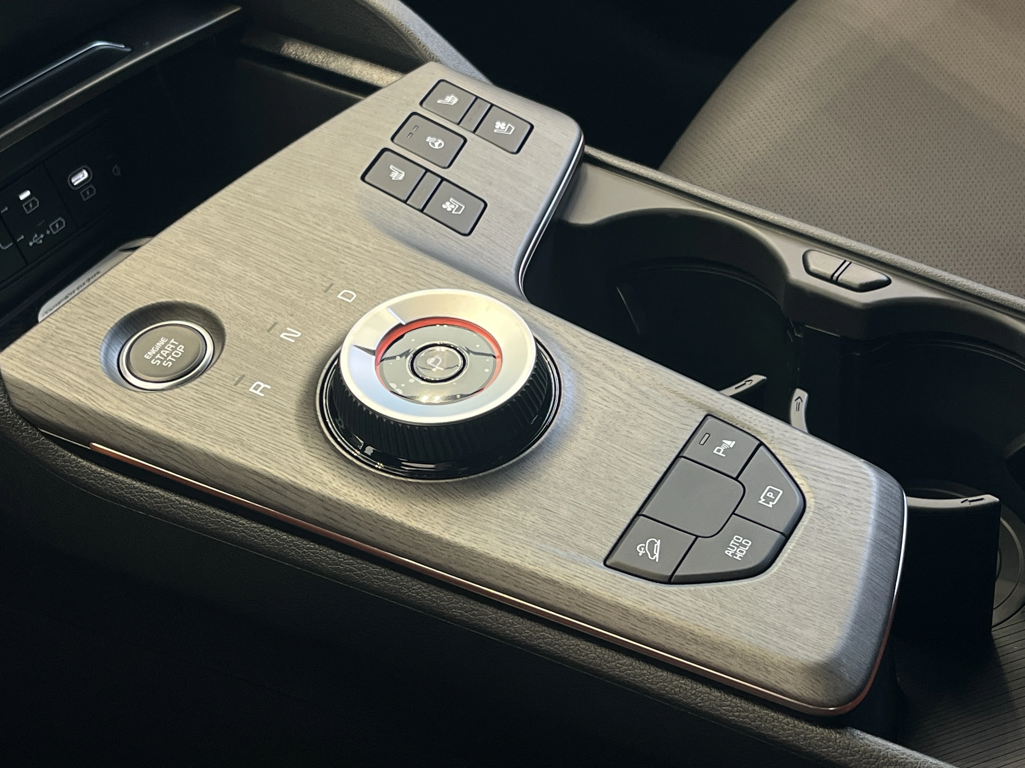 Sportage：中型休旅車 (SUV)