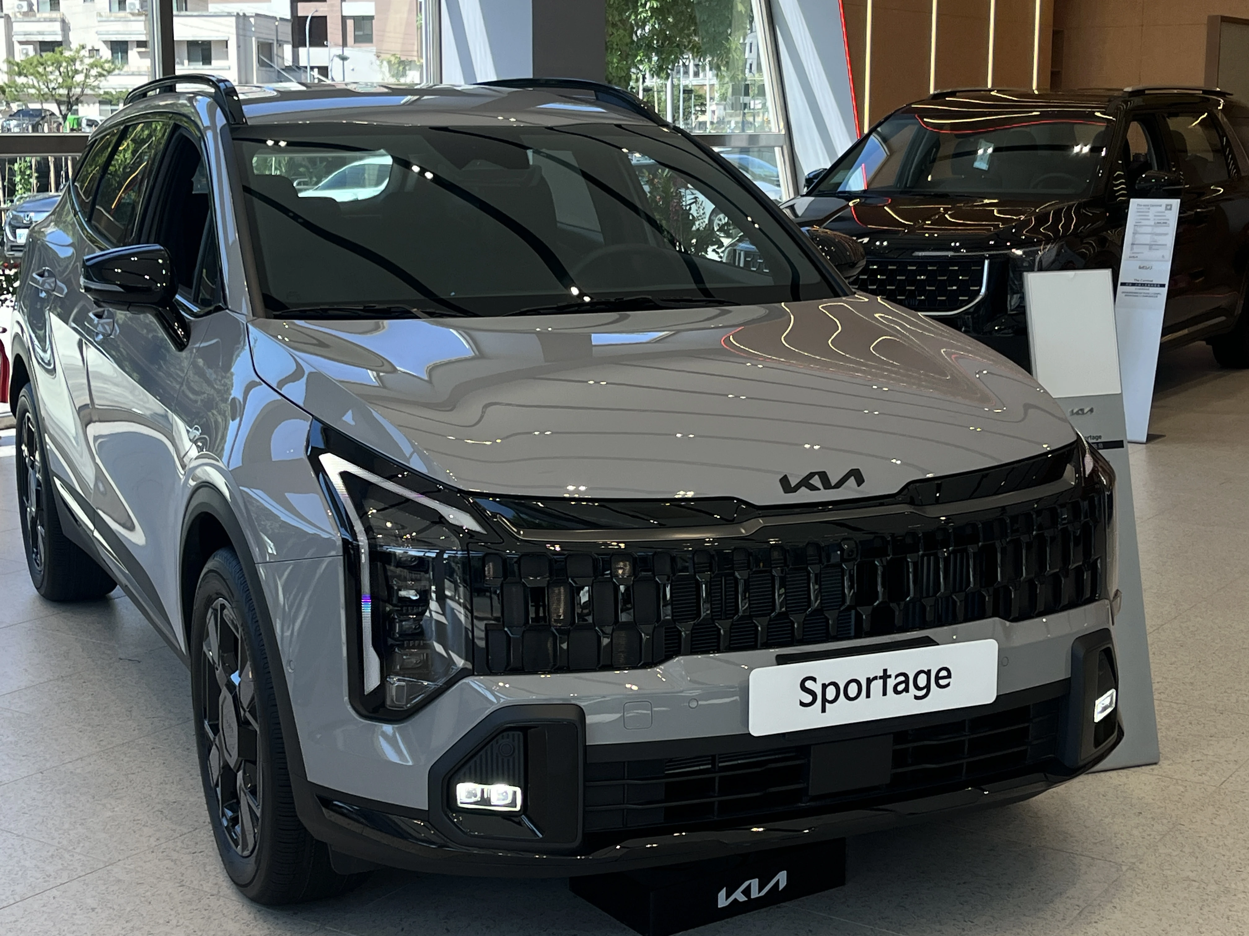 Sportage：中型休旅車 (SUV)