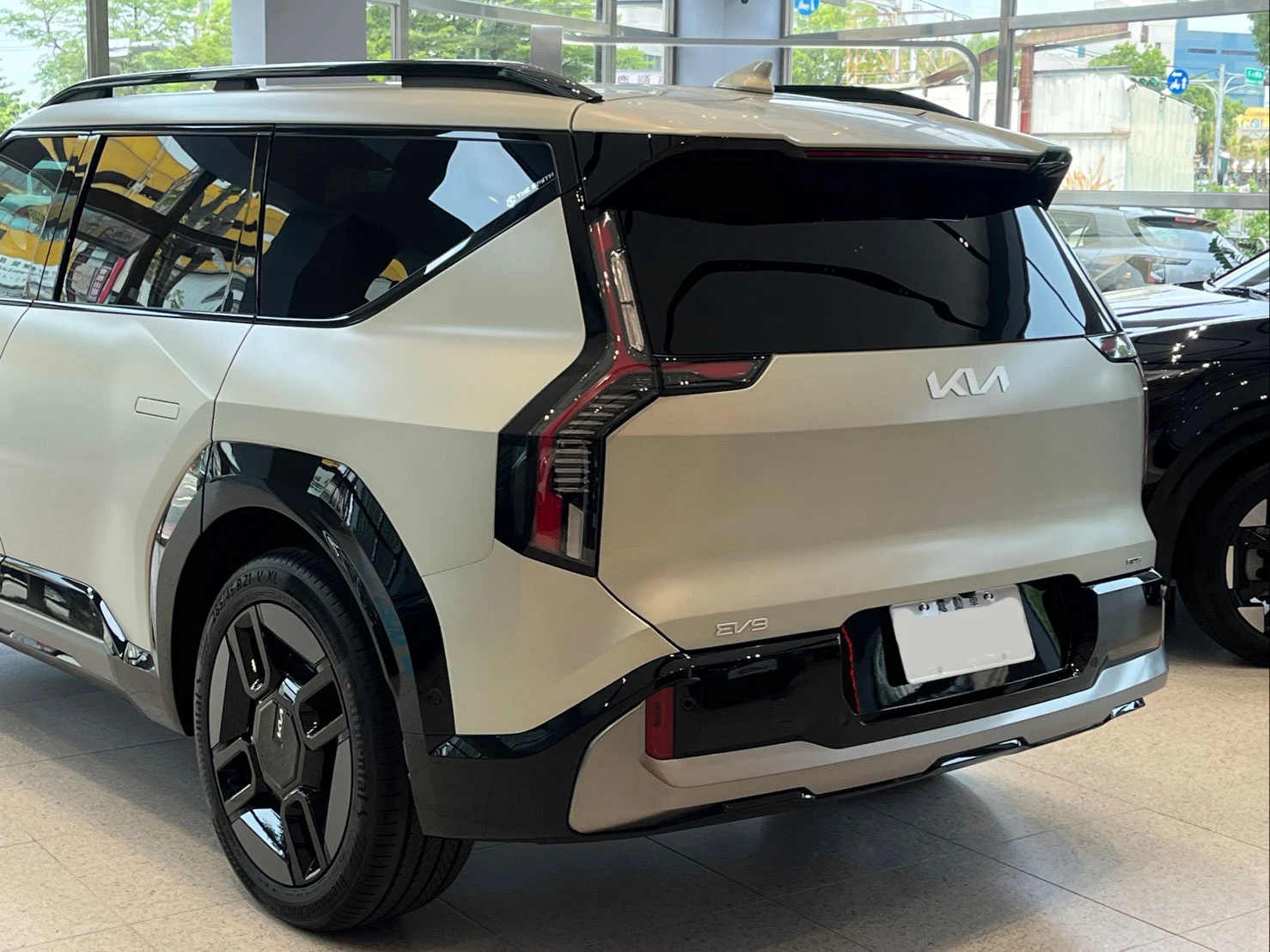 EV9：旗艦純電LSUV (六/七人座) 