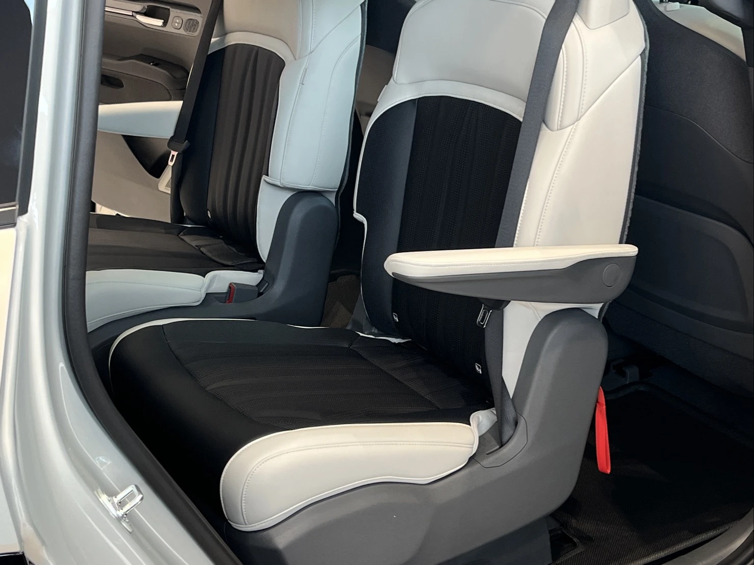 EV9：旗艦純電LSUV (六/七人座) 
