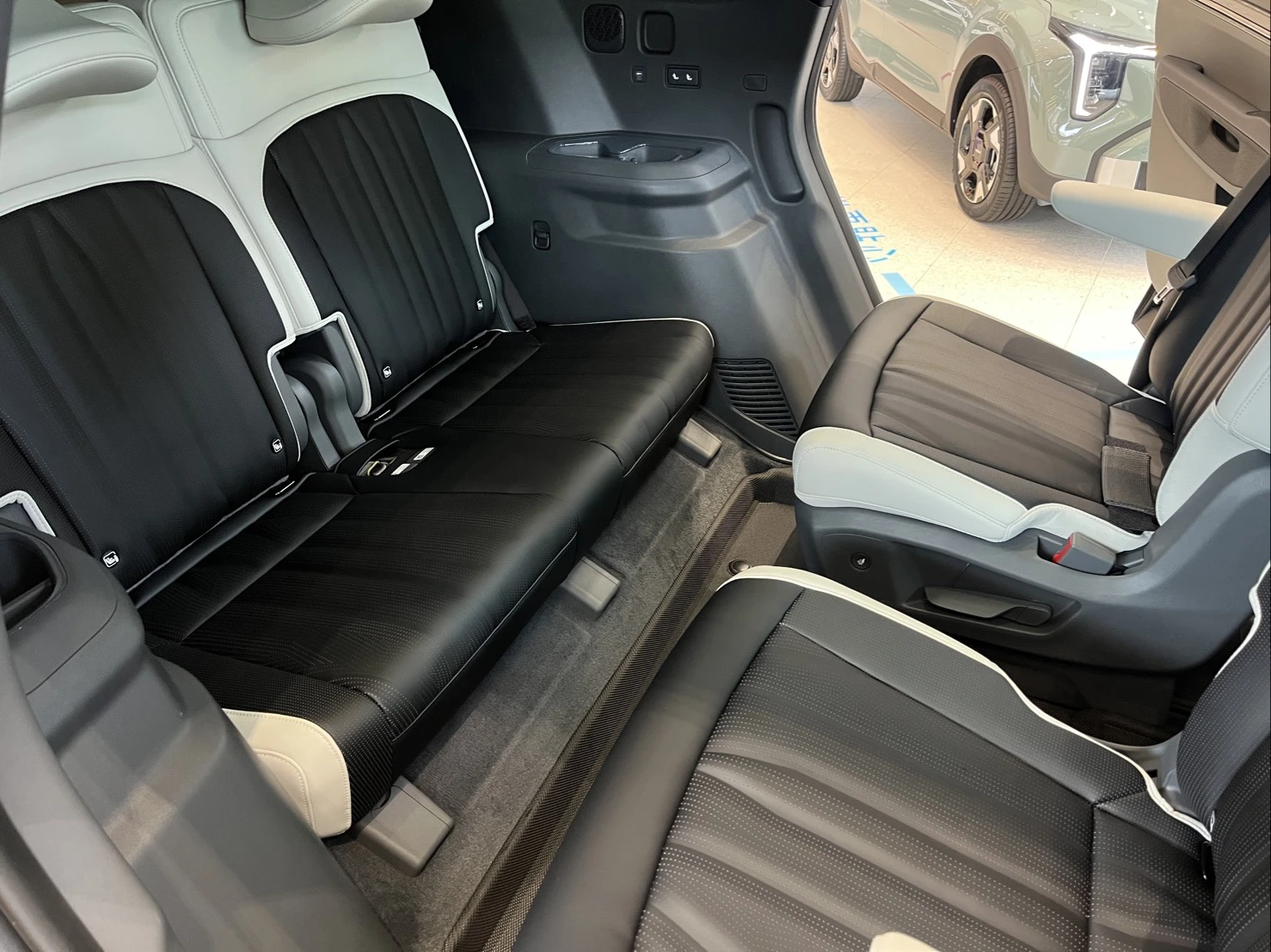 EV9：旗艦純電LSUV (六/七人座) 