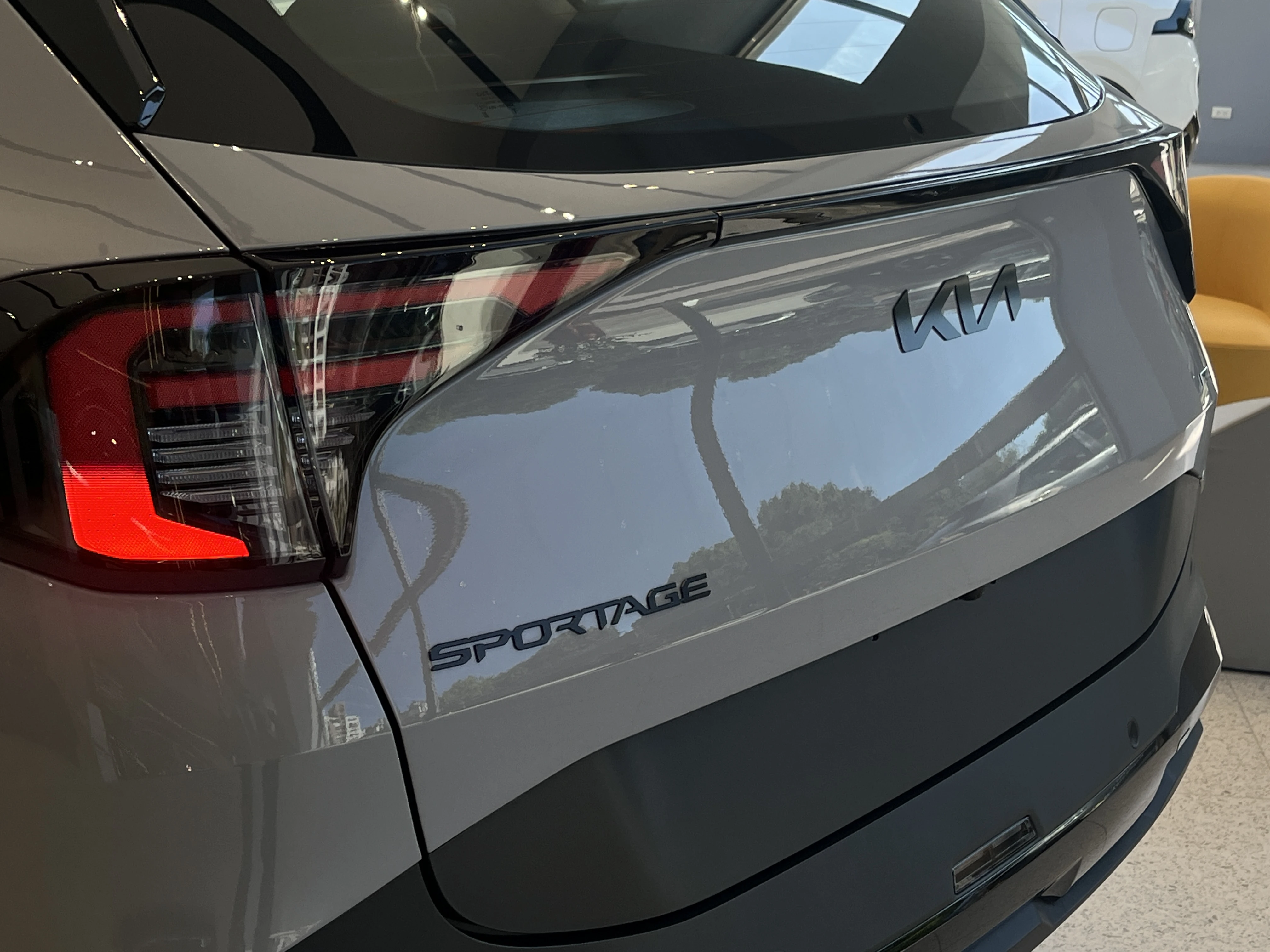 Sportage：中型休旅車 (SUV)