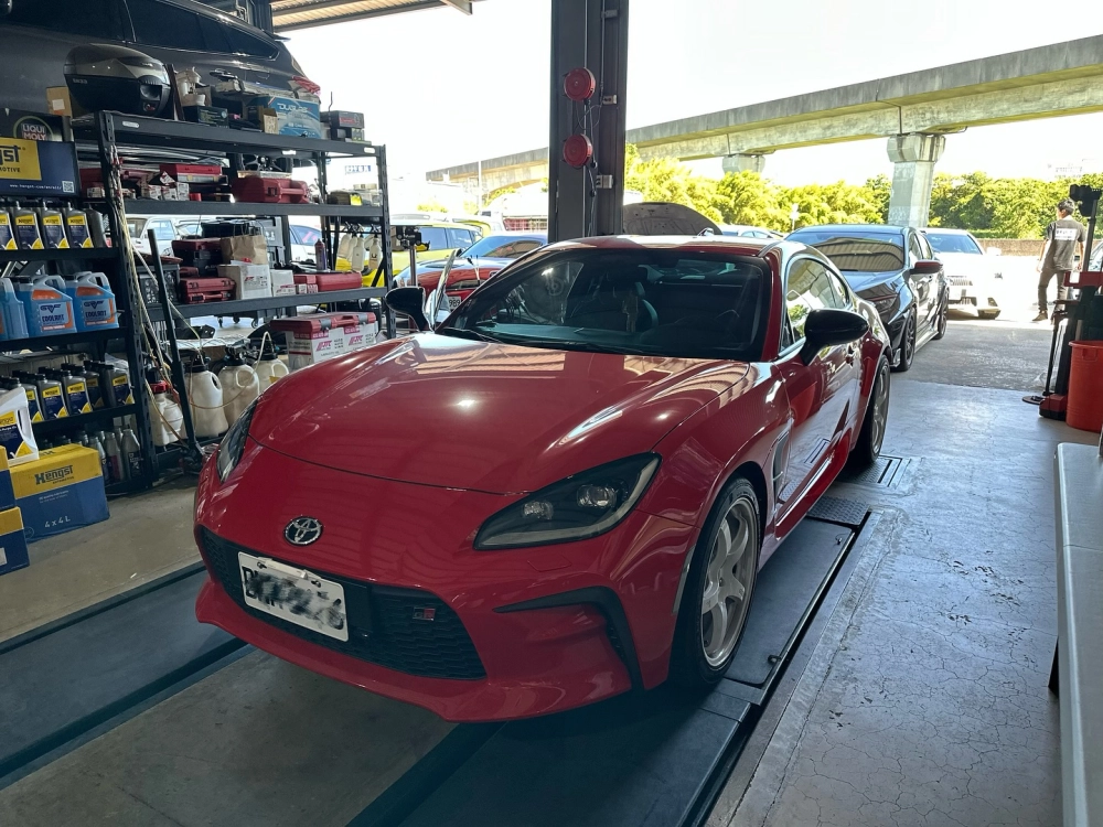 Toyota GR86 HKS 刺繡皮革方向盤 Rays 57CR 235/40/18 RE71RS