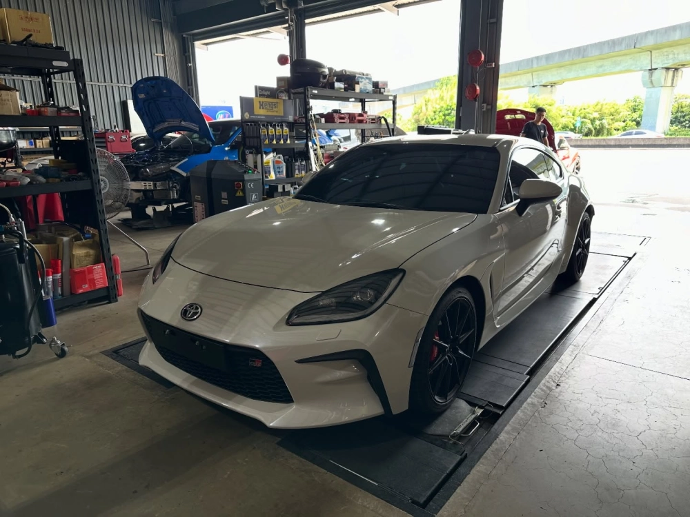 Toyota GR86 HKS  Hi-Power SPEC-L II 排氣管