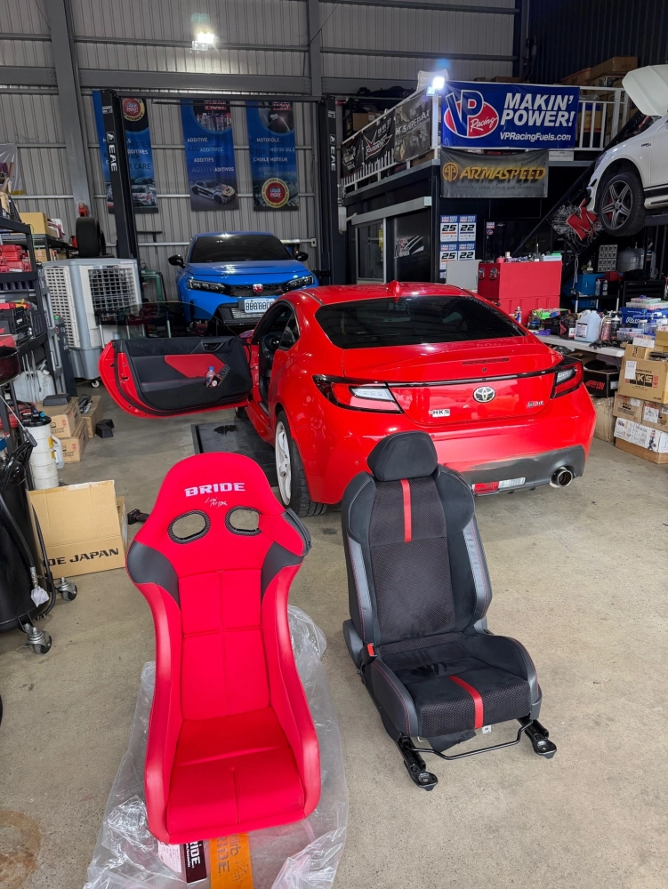 Toyota GR86 BRIDE ZETA IV 桶形賽車椅 腳架 L板 椅背包膜