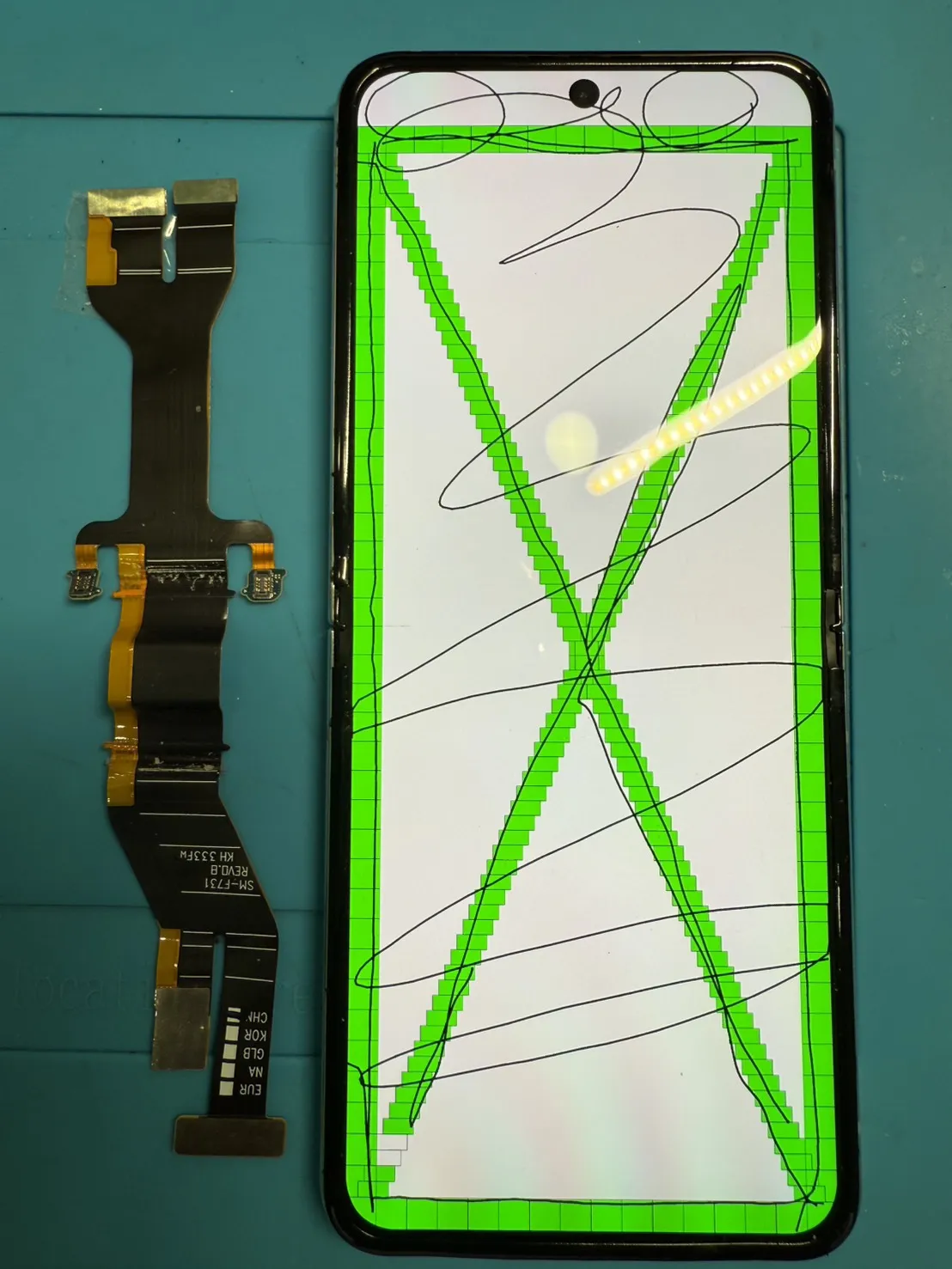 Galaxy Z Flip5 更換轉軸排線