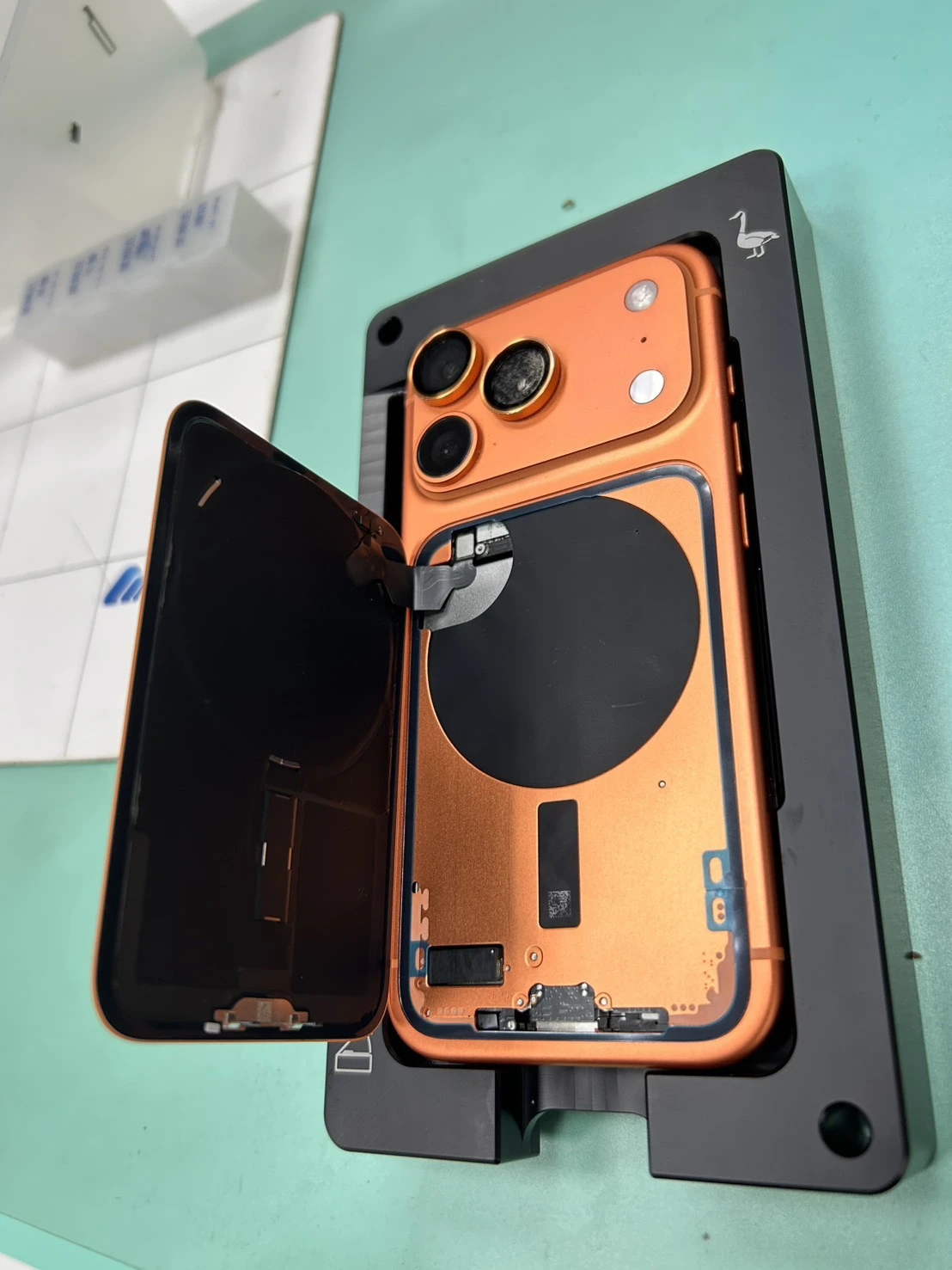 iphone 17pro 背蓋開掉