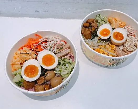 『高雄。左營』21種配料挑到爽，現點現煮的老魯記涼麵