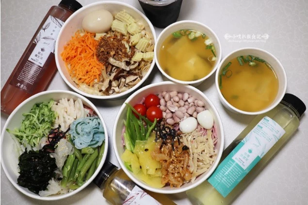 【內湖美食】『老魯記魯八宝涼麵』近港墘站/內科美食/8種創意麵條，搭配上6種醬汁，選擇8種配料/健康、輕食、低熱量/夏天吃涼麵，冬天吃懷舊牛肉麵、紅燒排骨麵