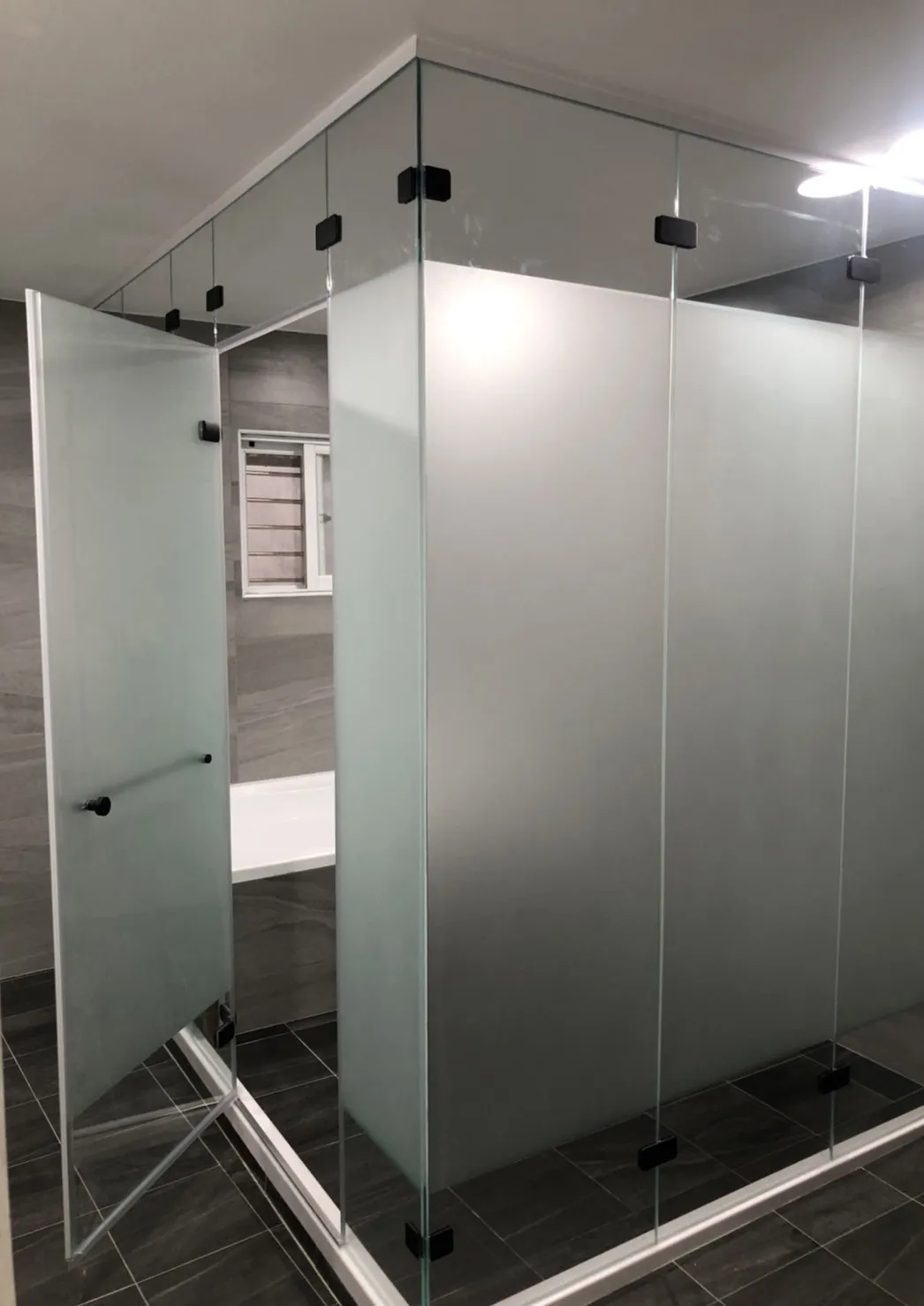 L31無框推開型淋浴拉門