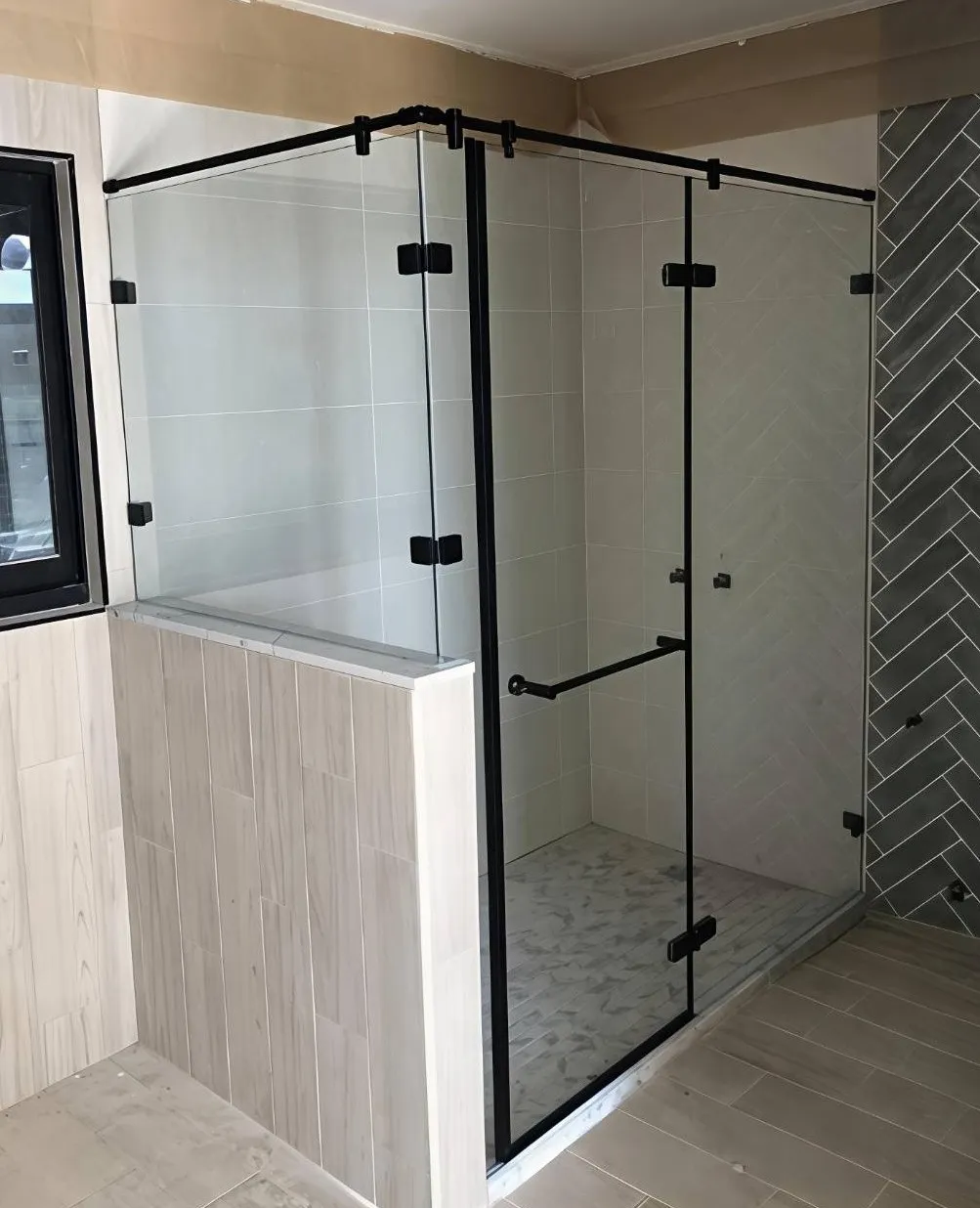 L32無框推開型淋浴拉門(黑)