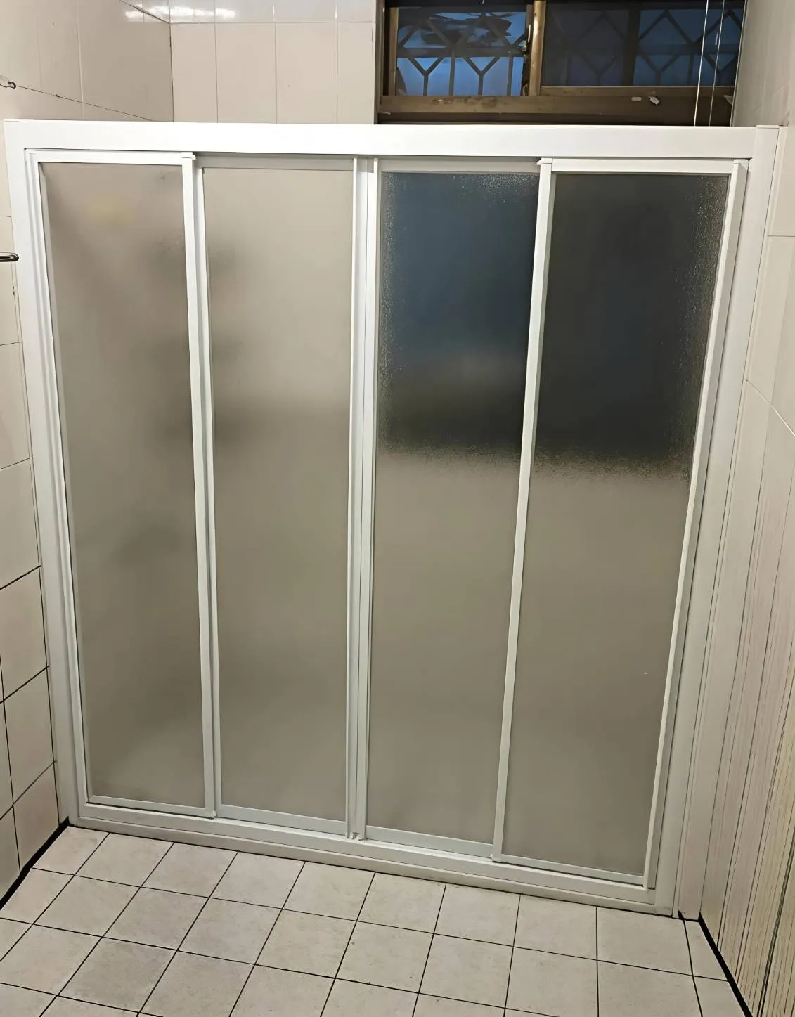 L71鋁框三門橫拉淋浴拉門