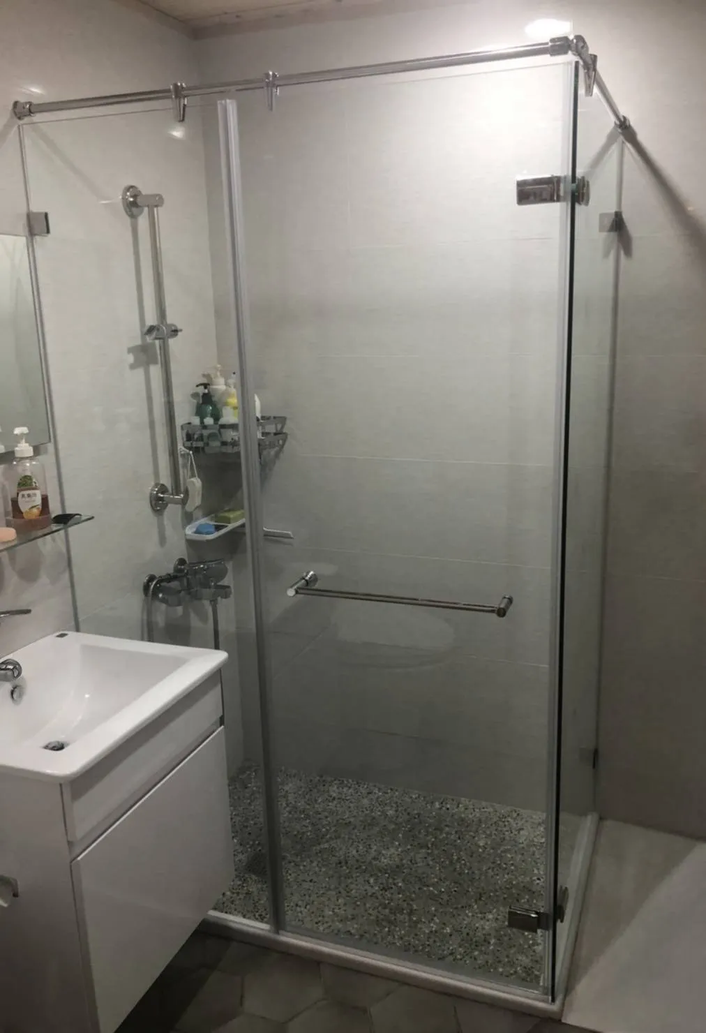 L31無框推開型淋浴拉門