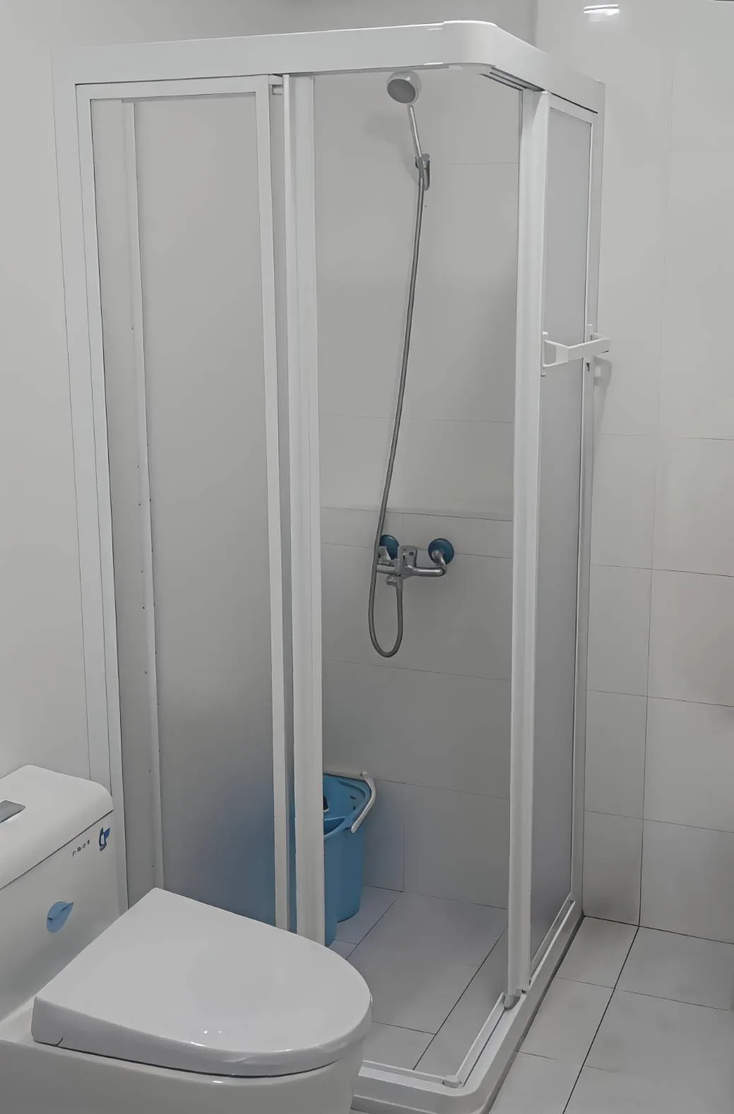 L71鋁框三門橫拉淋浴拉門