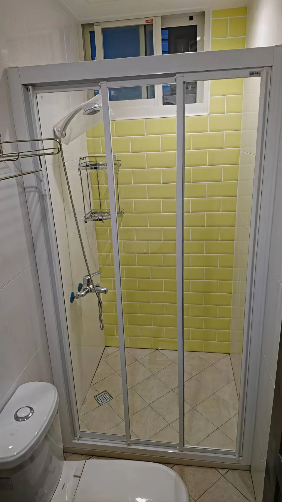 L71鋁框三門橫拉淋浴拉門