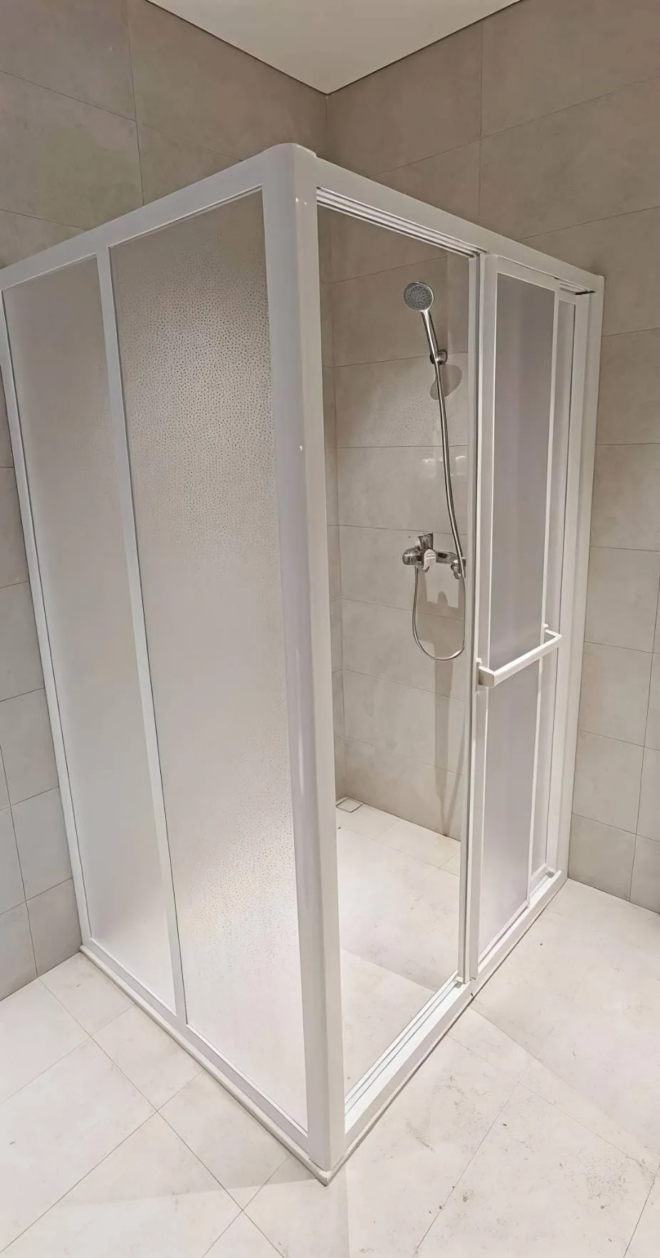 L71鋁框三門橫拉淋浴拉門