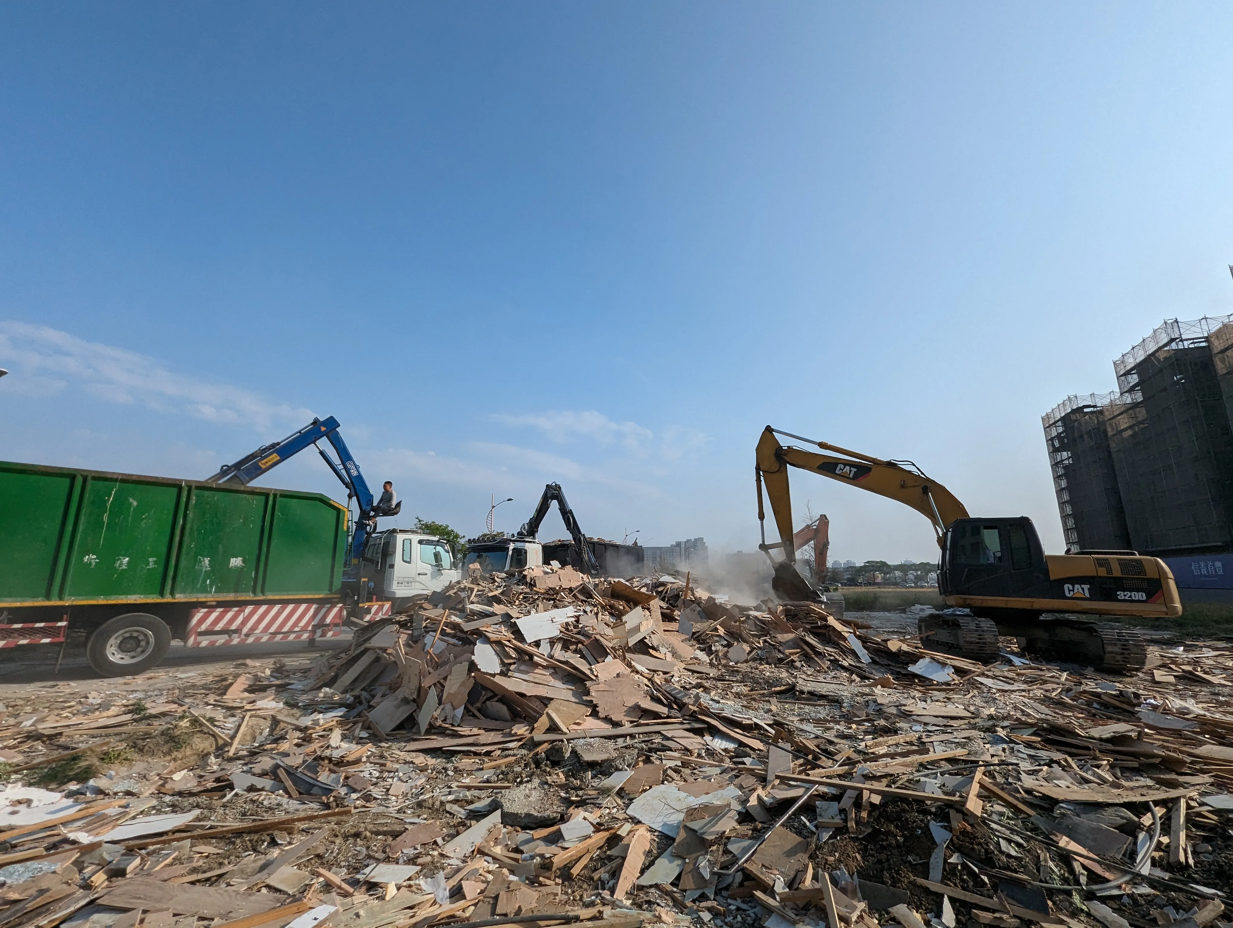 自地自建要找建商嗎?