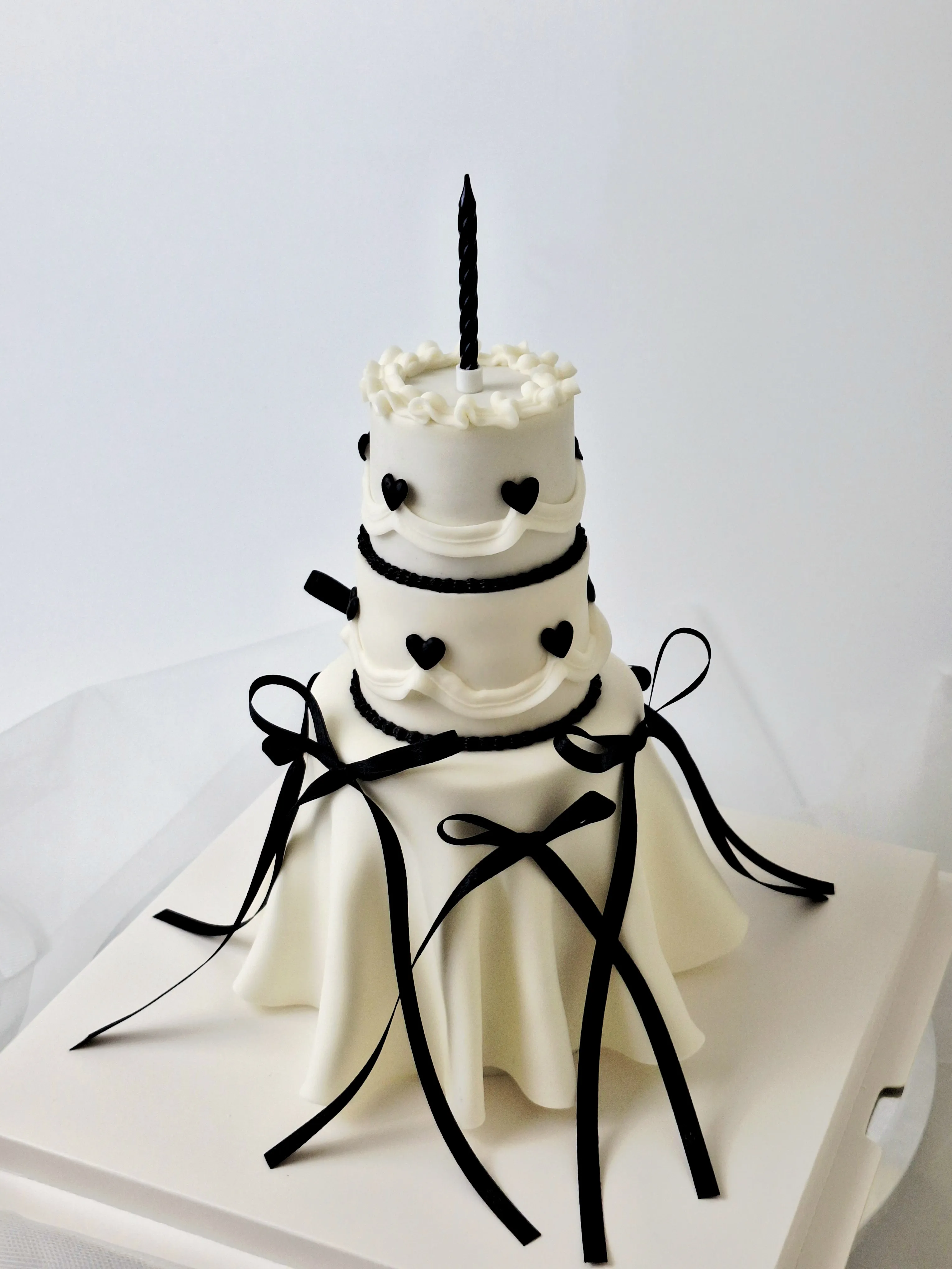 客製 典雅浪漫黑白造型蛋糕