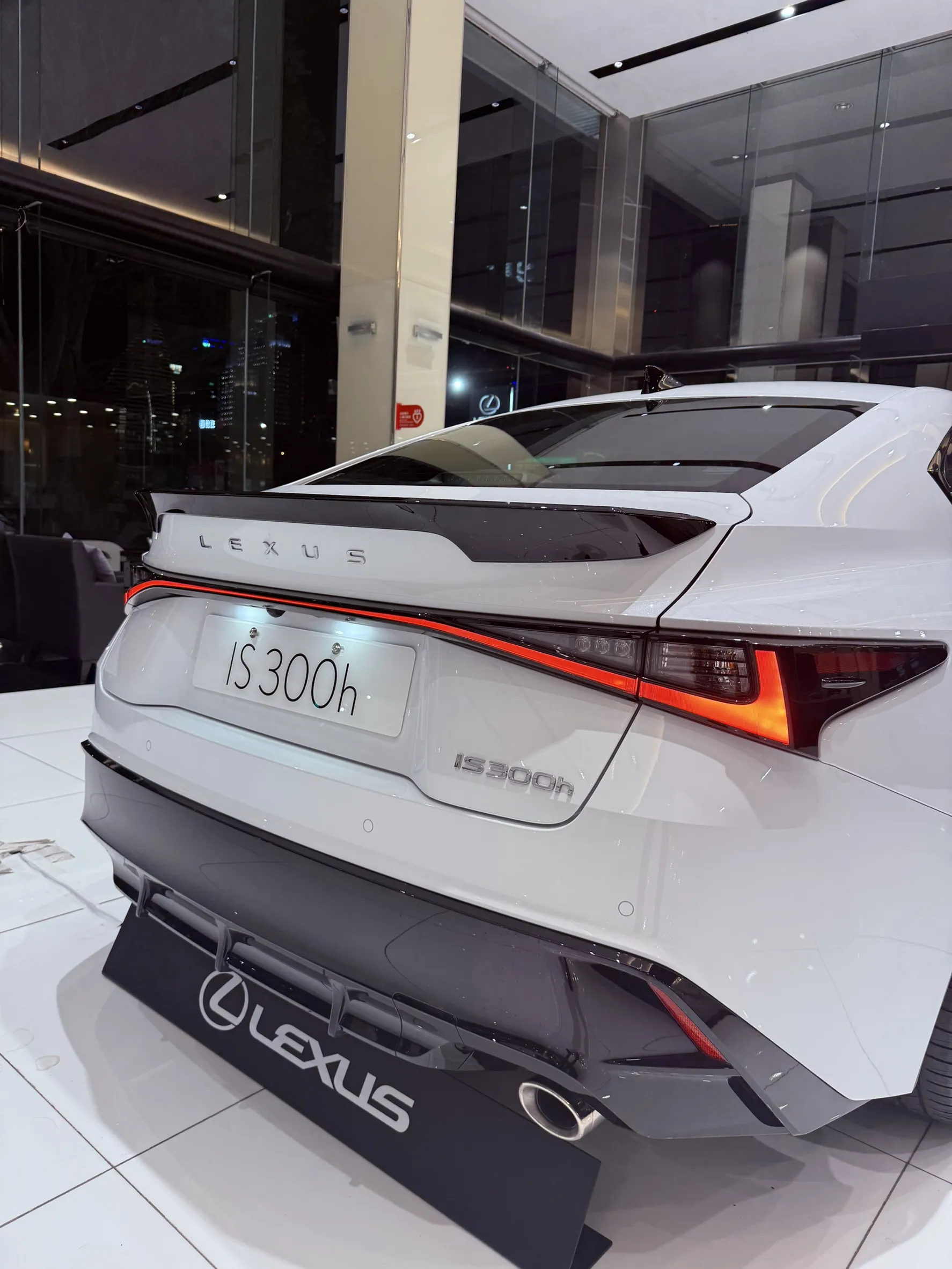 Lexus IS 系列 （IS300h）