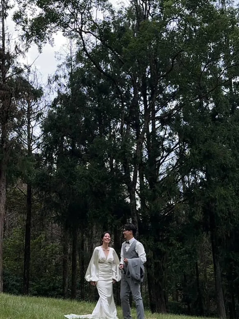 每一縷陽光、每一片樹影，都像是上帝為我們鋪設的祝福【台中婚紗拍攝】【台中禮服租借】