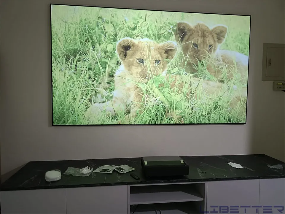 林口施工：OPTOMA L1+ 4K & 100吋 和詮HBSI 黑柵抗光幕 最便宜的4K超短焦歡迎來看效果！