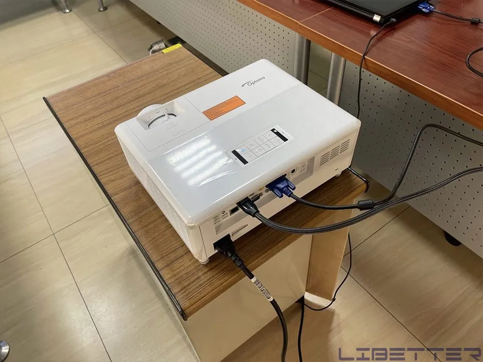 老客戶的信任：OPTOMA ZH507 & LIBETTER VISION電動張力定製幕！