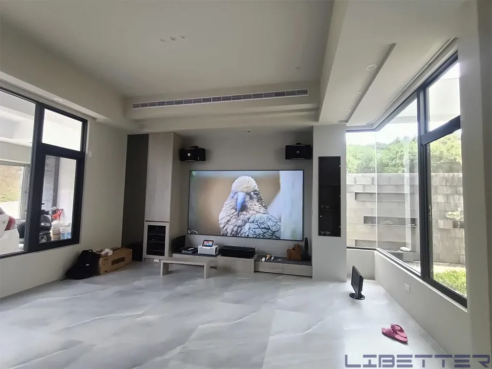 影音施工：EPSON EH-LS800B + 120吋 黑柵抗光幕 + JBL 10吋喇叭一對?搭配all bar 點歌機 + 戶外防水喇叭 ?聽著音樂看著風景！