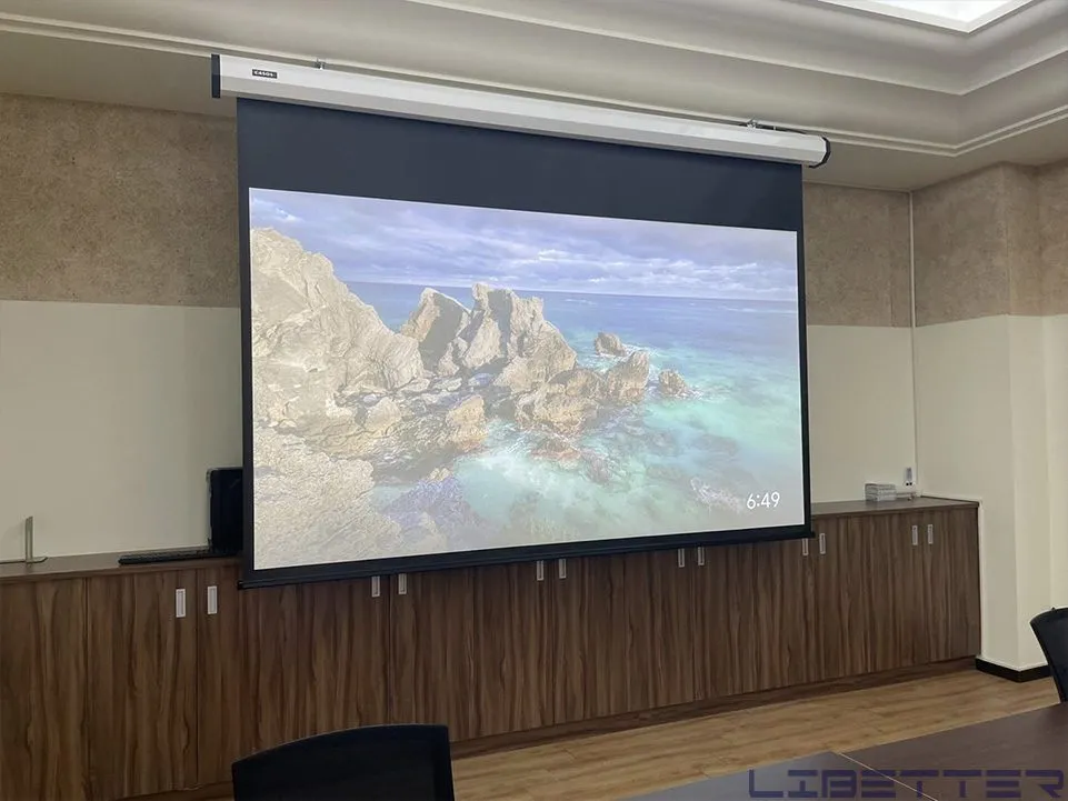 安裝範例：Optoma Azh500 5200流明 平價雷射機 搭配120吋16：9電動幕 效果讚讚