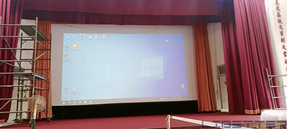 禮堂案例：400吋佈幕汰換 & PANASONIC DX820 安裝 8000流明 客人也很滿意✨