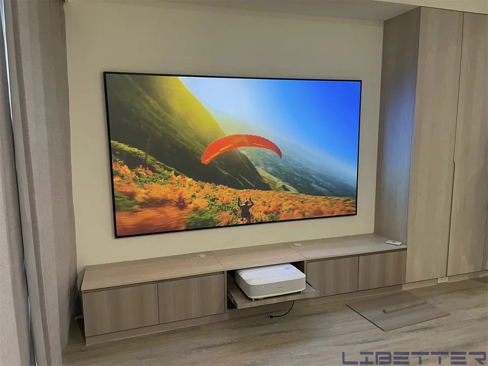 可藏式收納：EPSON EH-LS650 高畫質 高對比！最大支援120吋！低延遲、更順暢