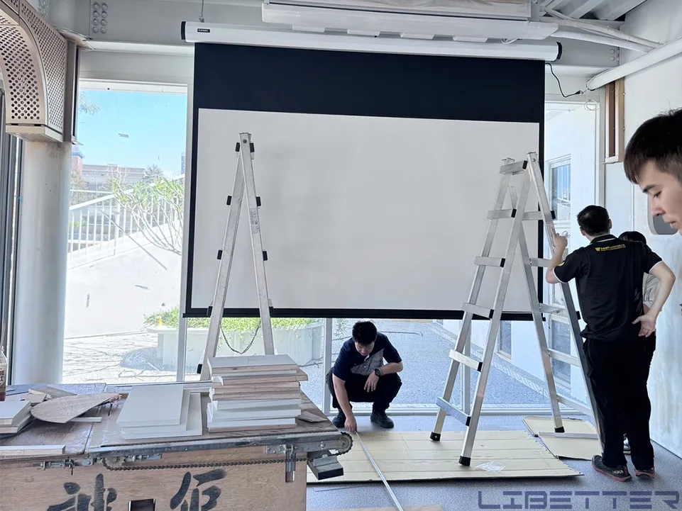 商用案例：Optoma AZH500 5200流明 搭配120吋電動布幕  即便在白天 效果也依舊卓越