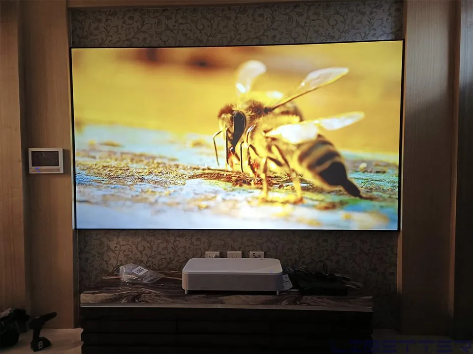 花蓮施工：EH-LS800W+QUAD 主喇叭S-5 白+ ZX-12 SUB 12吋 白+120吋 新版菲涅抗光框幕+金嗓All bar 點歌機 亮白搭配的組合