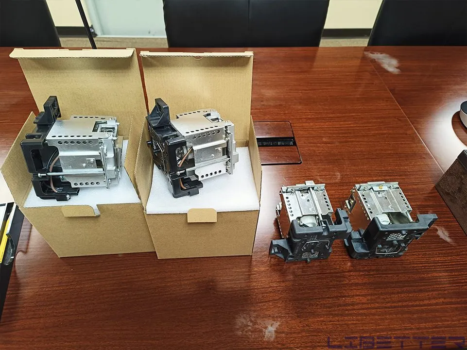 除了銷售投影機以外 我司還有各式燈泡耗材以及維修服務噢！讓您重回明亮的大畫面^^