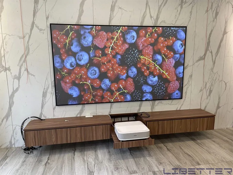 楊梅施工：EH-LS300W 搭配 100吋最新黑柵抗光幕 15公分即可投80吋大畫面！