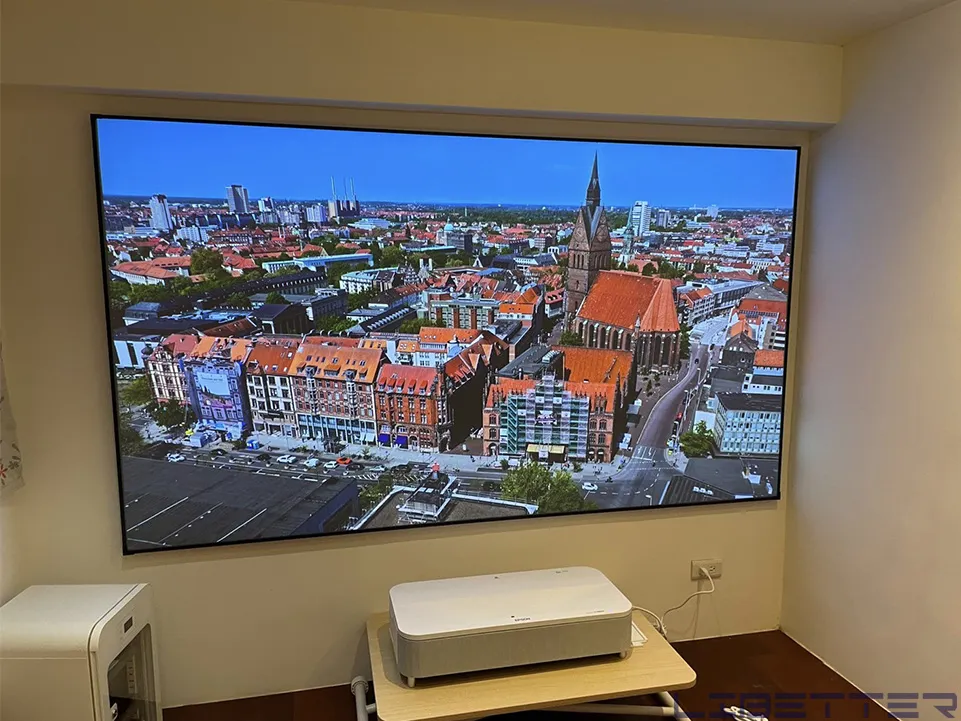 家用案例：EH-LS800W 搭配 100吋大螢幕！躺著看球賽、打遊戲就是爽