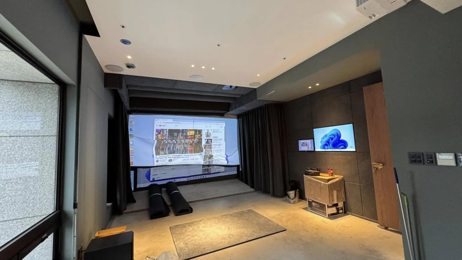 本次案例：私人訂製高爾夫球室 Optoma RZ656U-T 高cp值高流明雷射投影機！