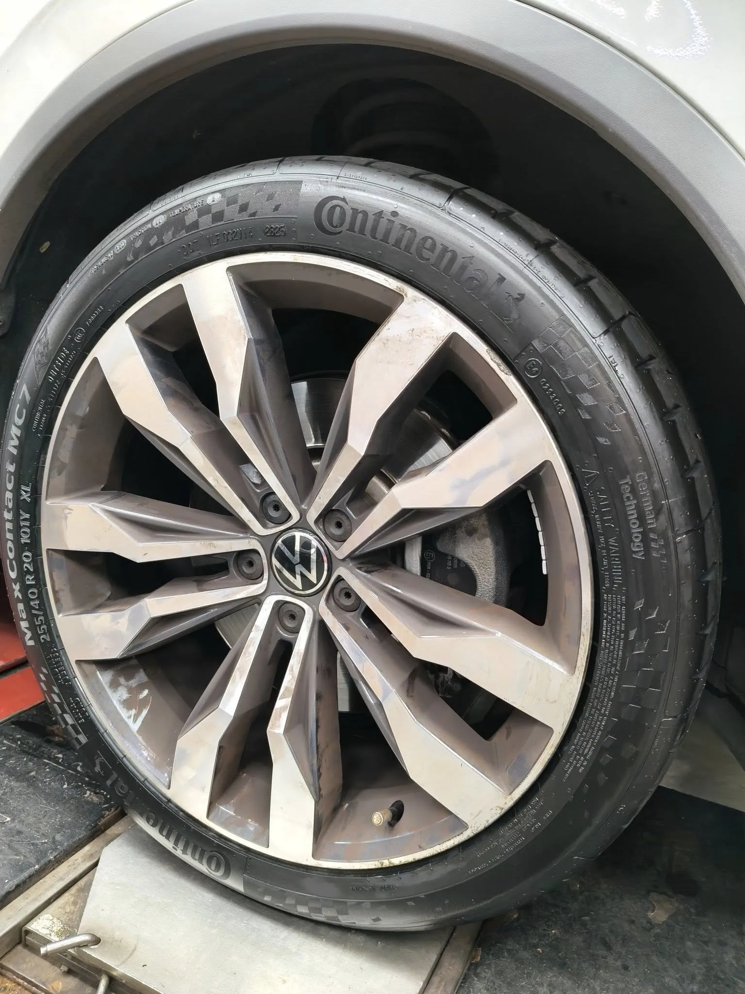 如何選擇適合的輪胎尺寸？｜台北輪胎汽修廠｜輪胎特價｜台北輪胎道路救援｜中正區輪胎店｜大安區輪胎店｜台北市補胎｜台北輪胎推薦