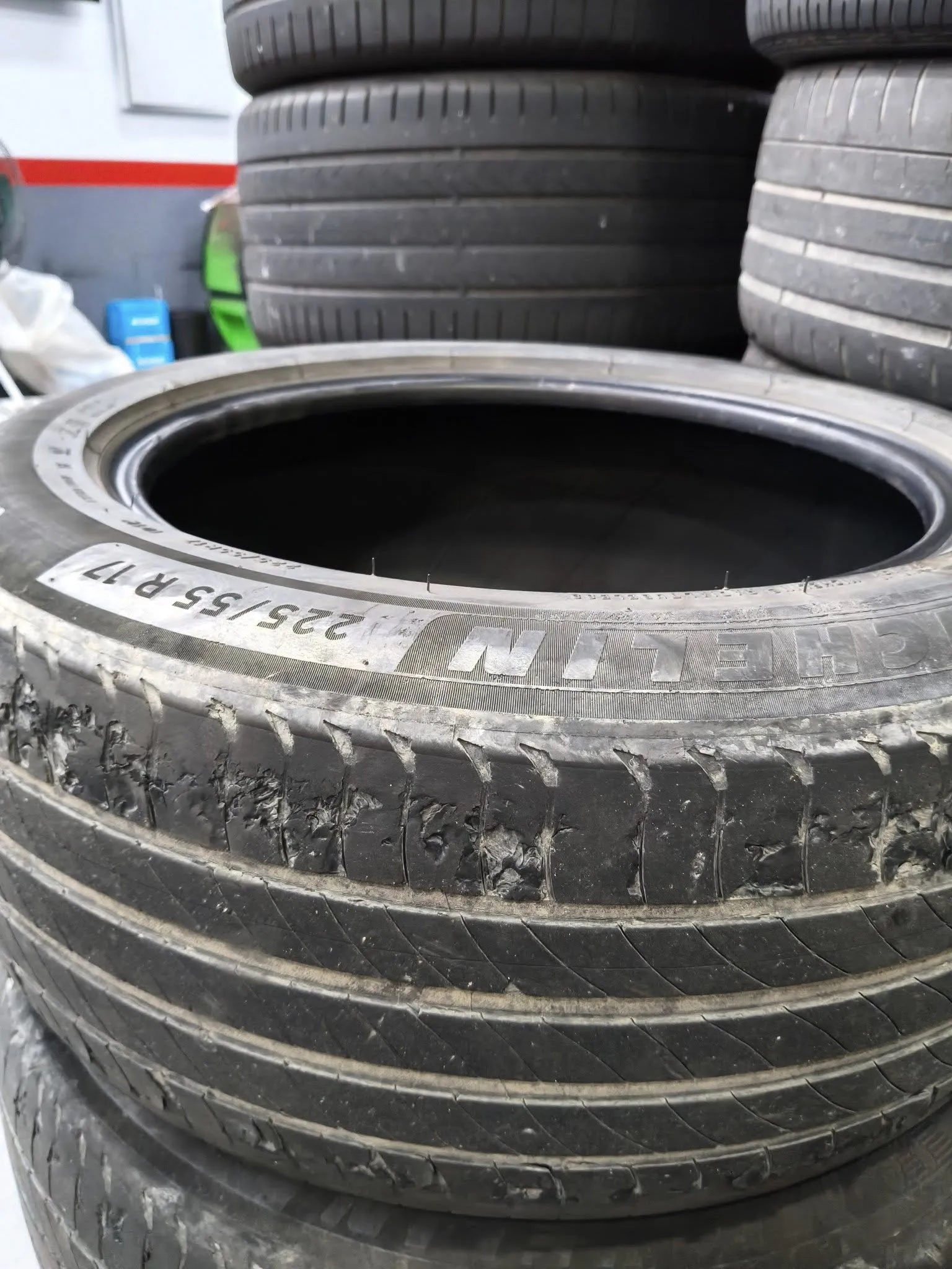 如何判斷輪胎需要更換？｜台北輪胎汽修廠｜輪胎特價｜台北輪胎道路救援｜中正區輪胎店｜大安區輪胎店｜台北市補胎｜台北輪胎推薦