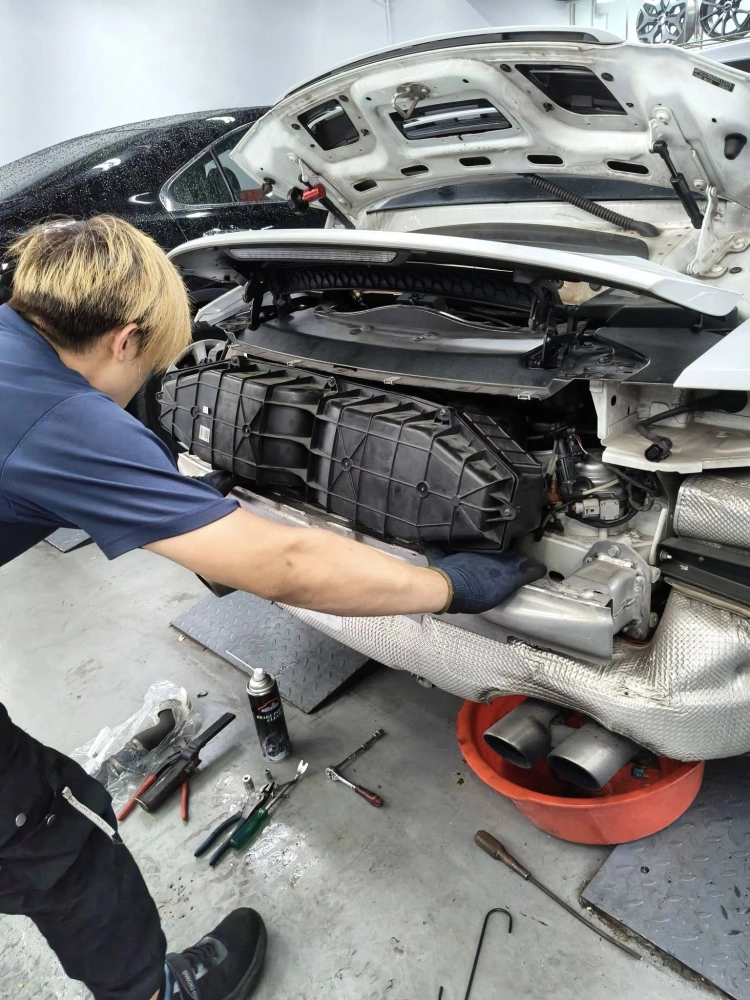 保時捷風扇更換維修現場實例