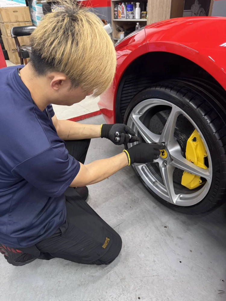 法拉利換胎實例