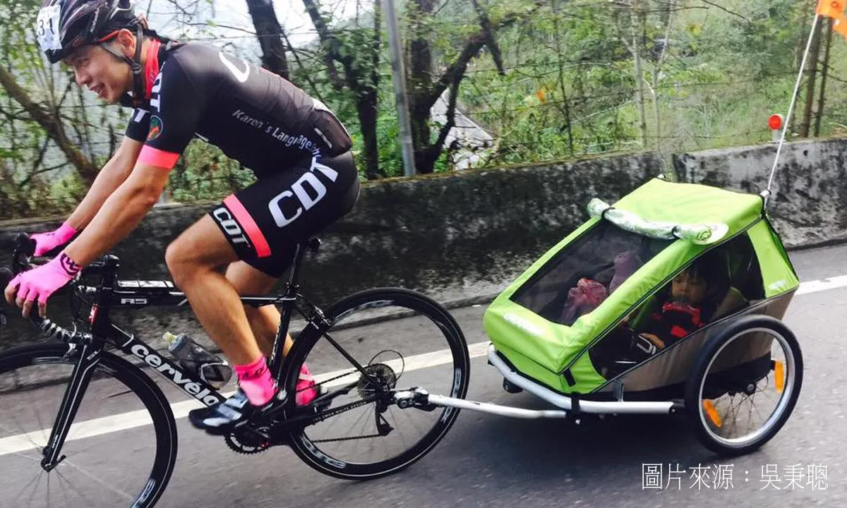 武嶺最強老爸 - 吳秉聰5小時騎40公斤拖車載兒登頂（上）