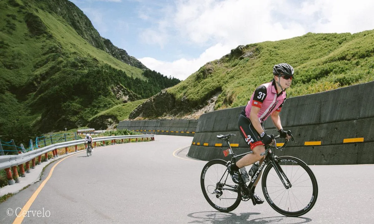 武嶺最強老爸 - 牙醫吳秉聰用腦練車 靠功率踩課表