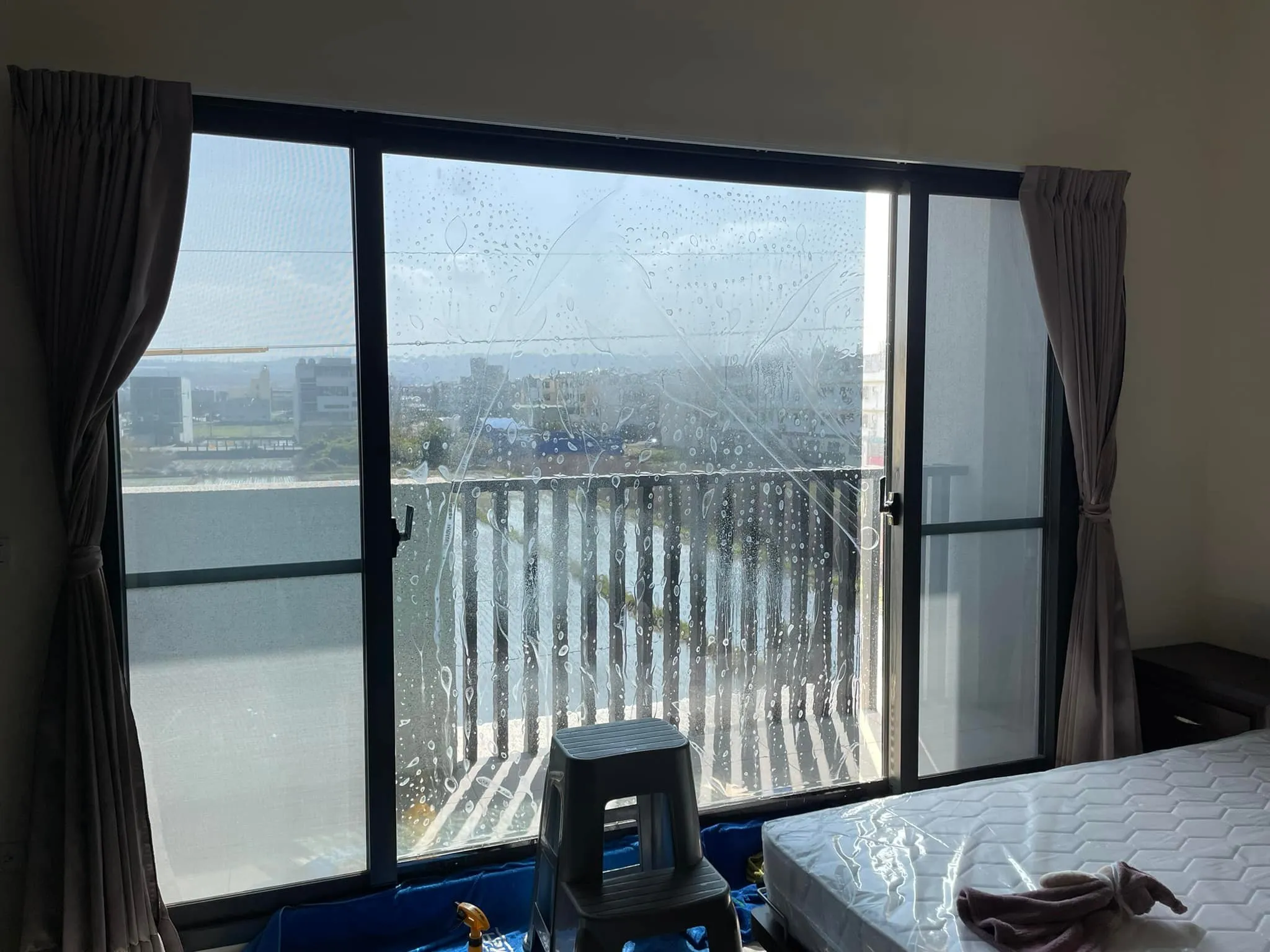 正面東透天厝