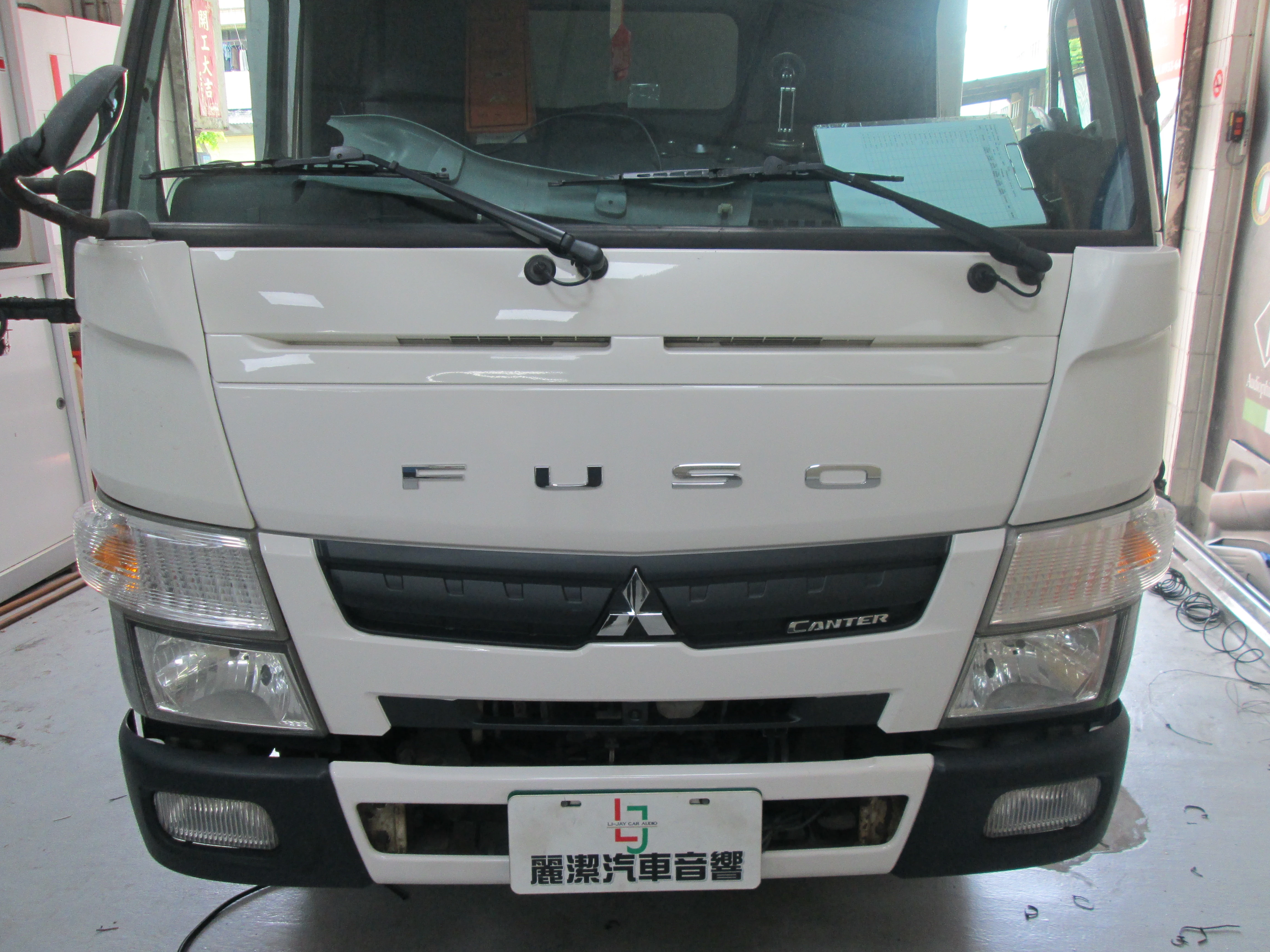 箱型貨車3噸半更換四路新的行車記錄器