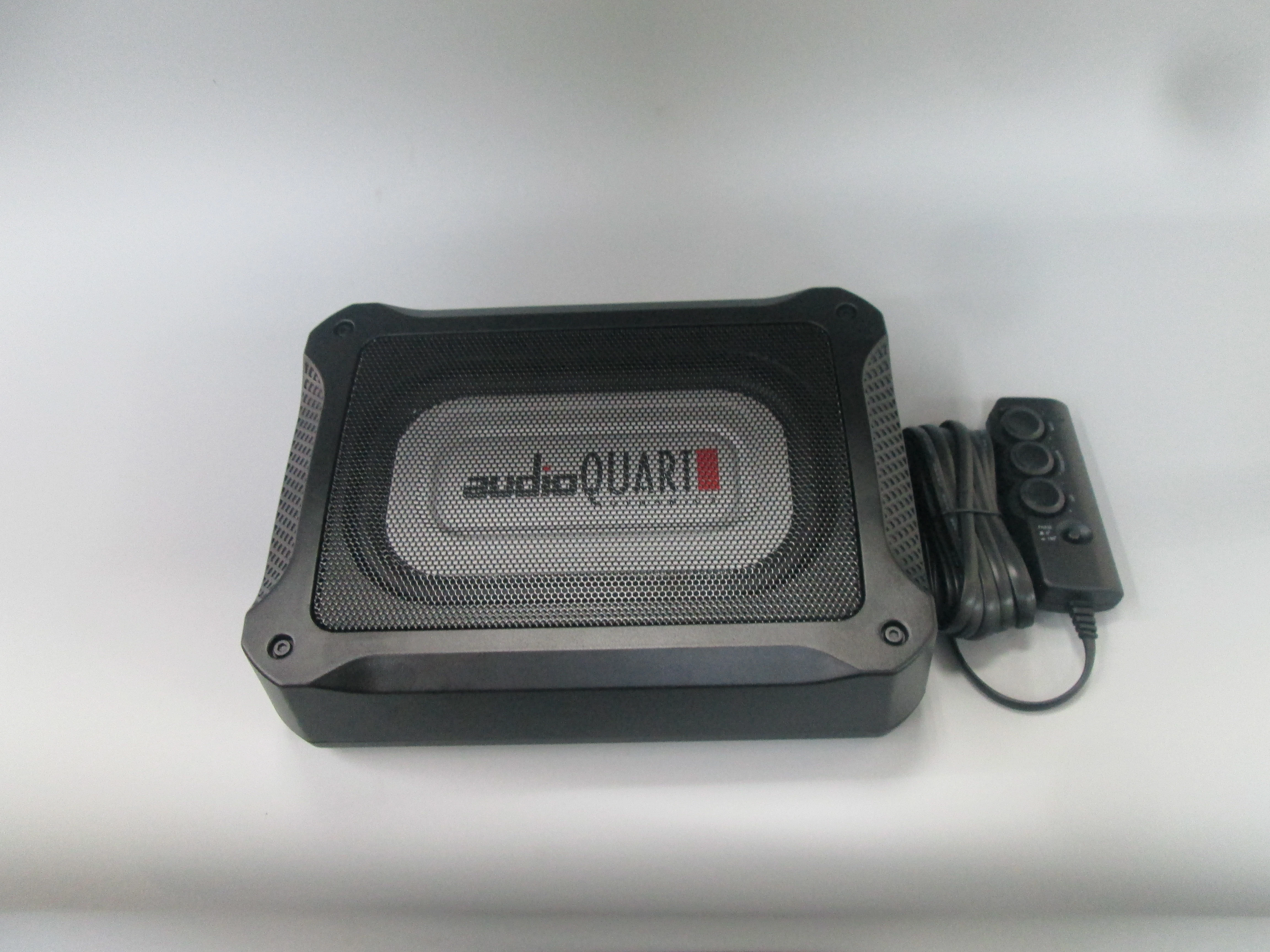 HYUNDAI- CUSTIN-2025年 車主覺得低音不夠來加裝薄型重低音