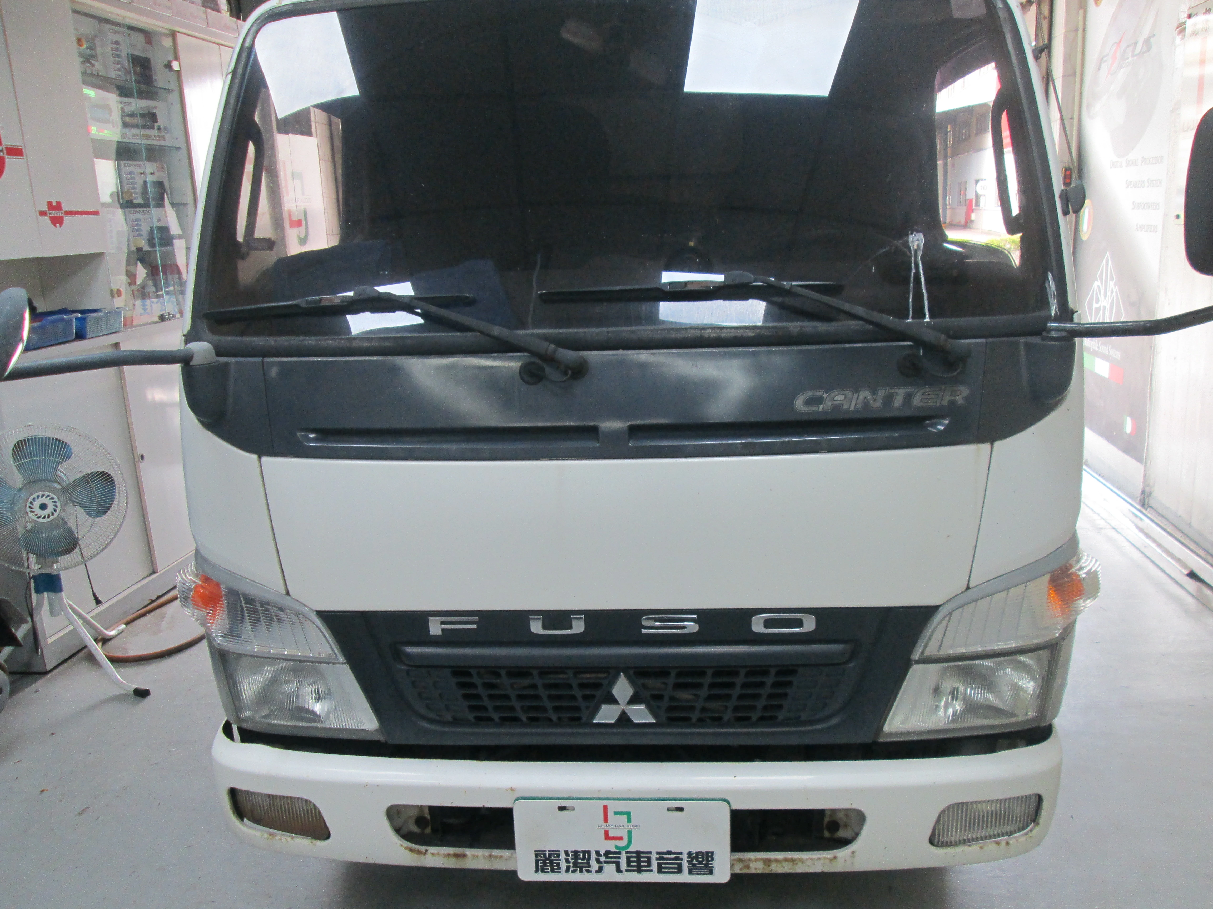 三菱箱型貨車3噸半裝四路行車記錄器